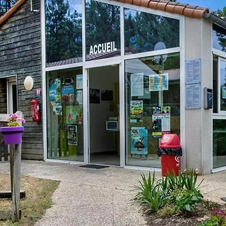 Zecamping 3 Etoiles Avec Chiens Acceptes Piscine Couverte Et Piscine Chauffee Horská chata