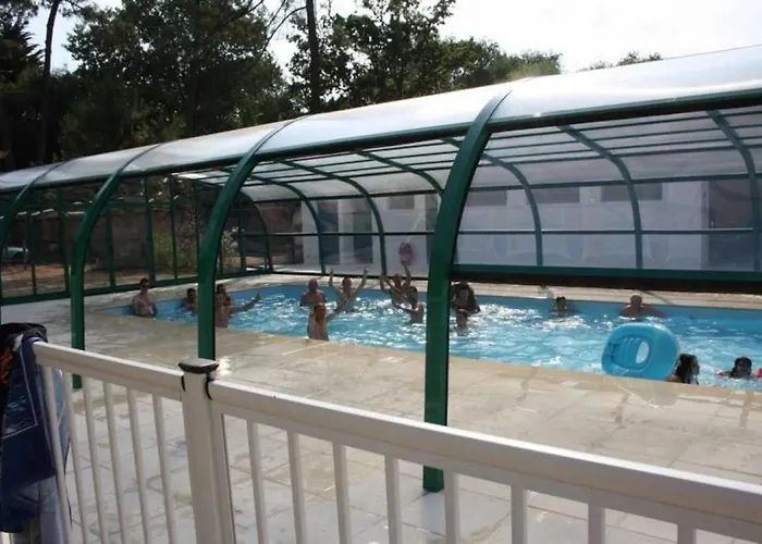 Zecamping 3 Avec Chiens Acceptes Piscine Couverte Et Piscine Chauffee Σαλέ *