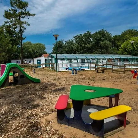 Campsite Zecamping 3 Avec Chiens Acceptes Piscine Couverte Et Piscine Chauffee