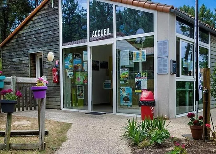 Zecamping 3 Avec Chiens Acceptes Piscine Couverte Et Piscine Chauffee Campsite